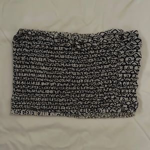 Cute tube top, elastic. Good condition.